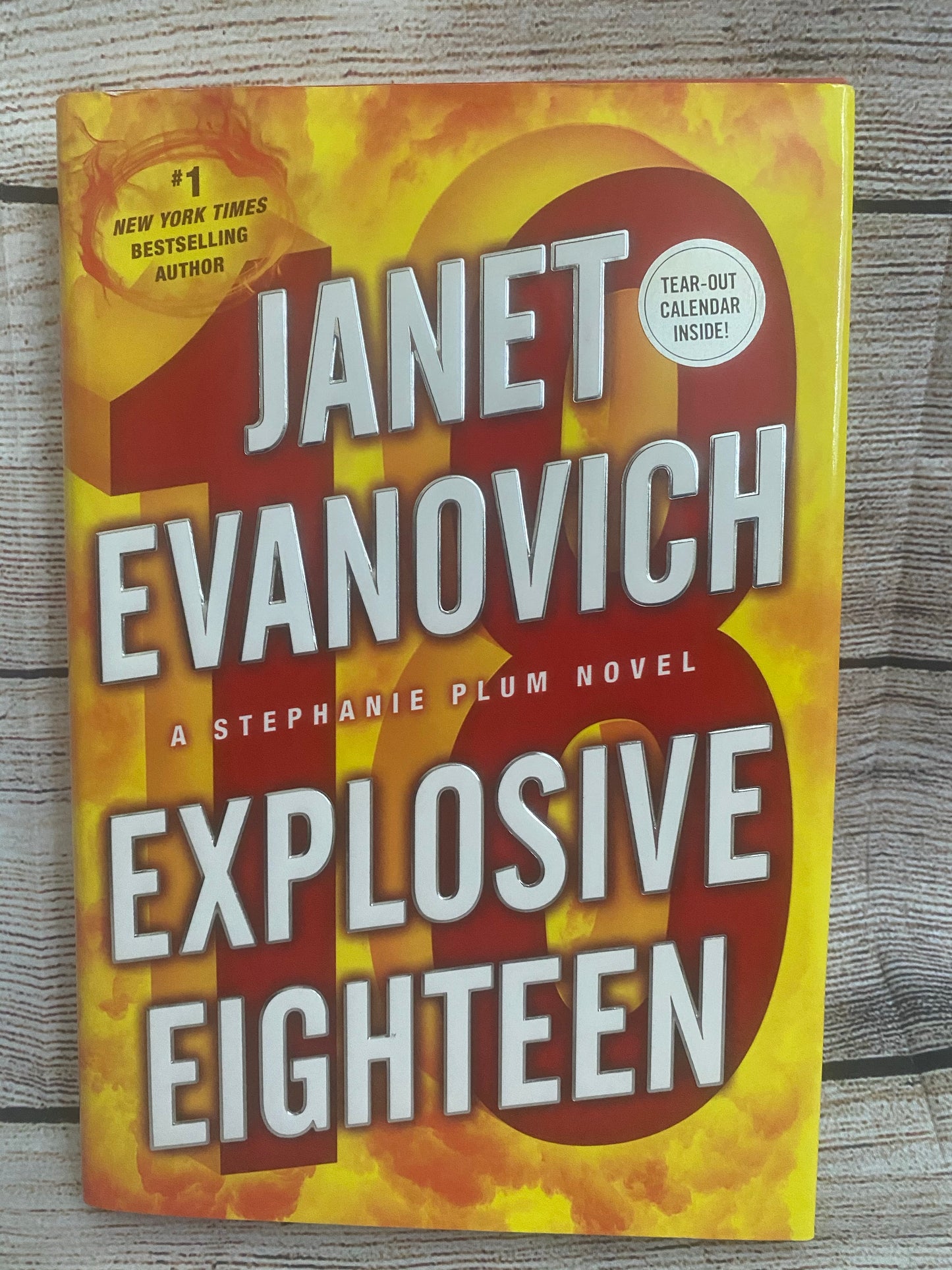 Explosive Eighteen - Janet Evanovich